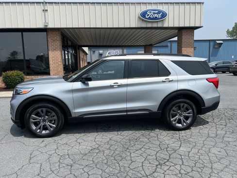 Used 2023 Ford Explorer XLT w/ Equipment Group 202A AWD/4WD image 1