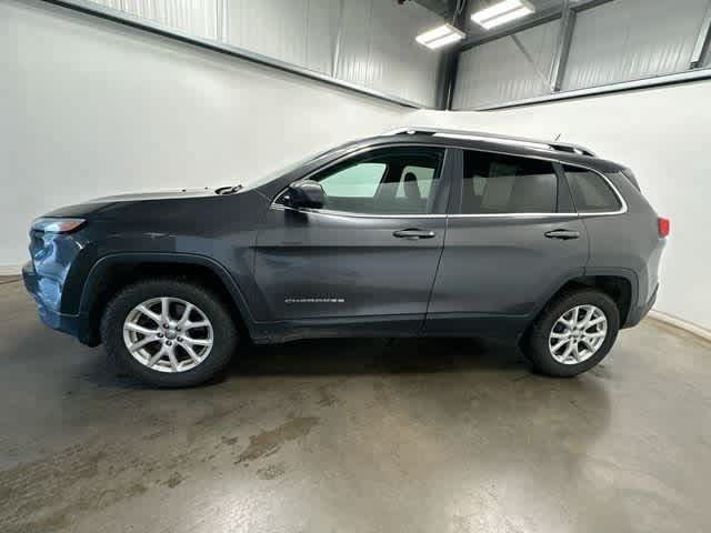 Used 2016 Jeep Cherokee Latitude w/ Cold Weather Group AWD/4WD image 2