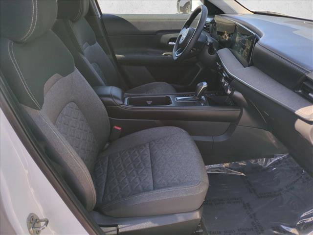 Used 2025 Nissan Kicks SV AWD/4WD image 19