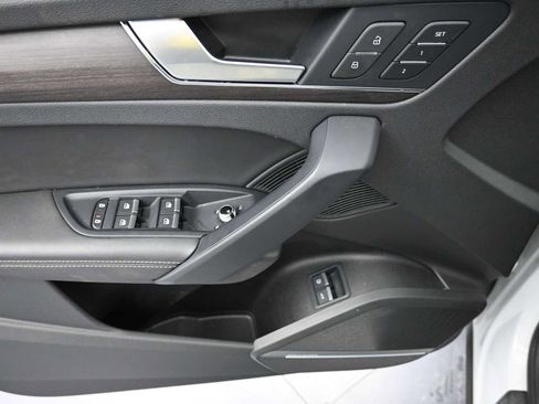 Used 2021 Audi Q5 e Premium Plus image 17
