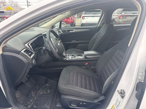 Used 2017 Ford Fusion SE w/ Fusion SE Technology Package image 22