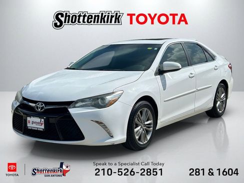Used 2017 Toyota Camry SE image 1