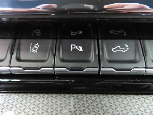 Used 2024 Chevrolet Silverado 2500 ZR2 w/ Technology Package image 70