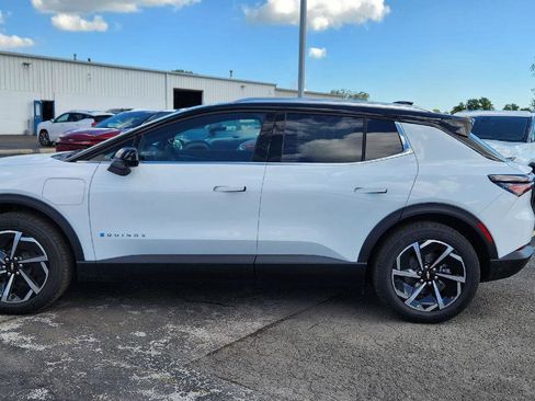 New 2026 Chevrolet Equinox EV LT image 9