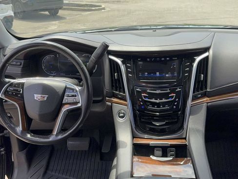 Used 2020 Cadillac Escalade Premium Luxury AWD/4WD image 13