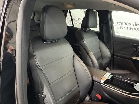Used 2025 Mercedes-Benz GLC 350e GLC 350e image 21