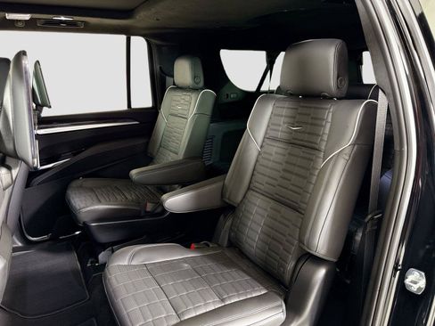 Used 2025 Cadillac Escalade ESV V w/ LPO, ONYX Package AWD/4WD image 27