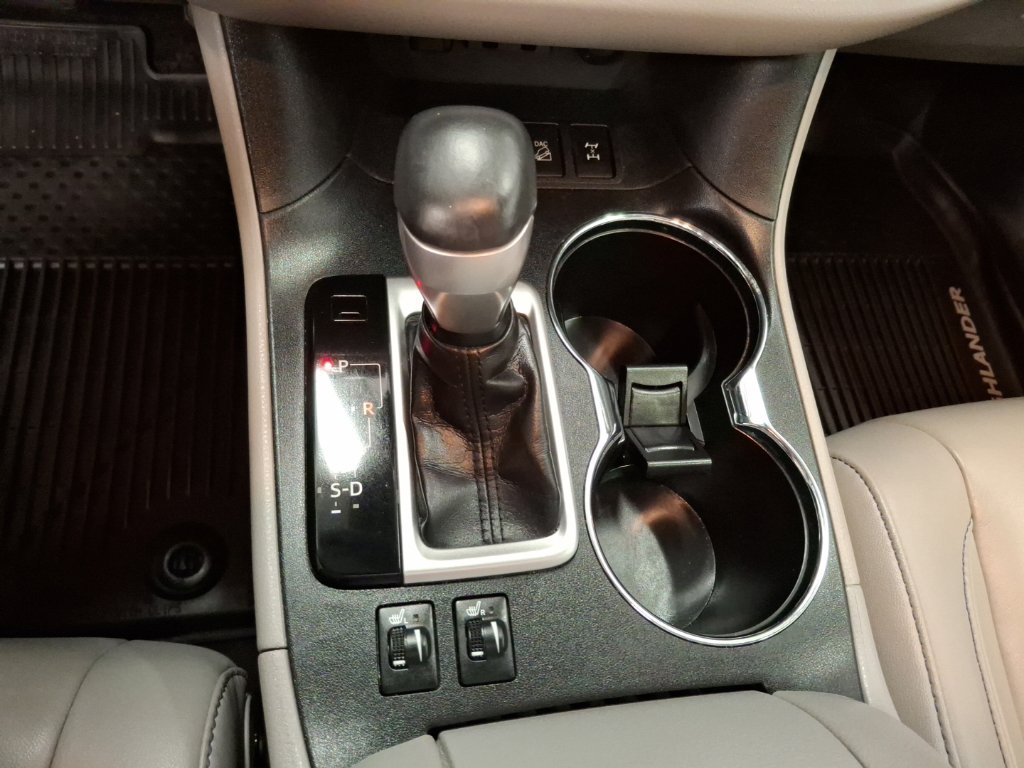Used 2019 Toyota Highlander XLE AWD/4WD image 26