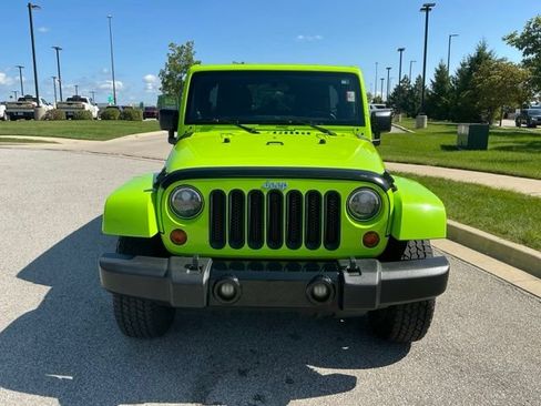 Used 2012 Jeep Wrangler Unlimited Sahara w/ Connectivity Group AWD/4WD image 10