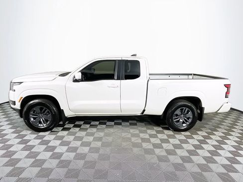 Used 2025 Nissan Frontier SV RWD image 5