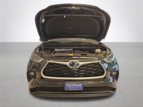 Used 2023 Toyota Highlander XLE AWD/4WD image 4