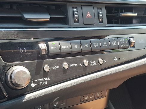Used 2025 Lexus ES 350 w/ Premium Package FWD image 17