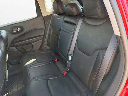 Used 2018 Jeep Compass Trailhawk w/ Leather Interior Group AWD/4WD image 15