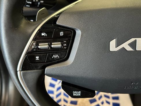 Used 2023 Kia Niro EX Touring image 10