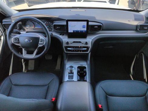 Used 2023 Ford Explorer XLT RWD image 15