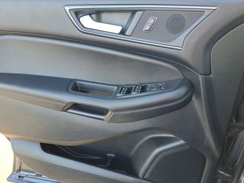 Certified 2024 Ford Edge SE w/ Black Appearance Package image 19