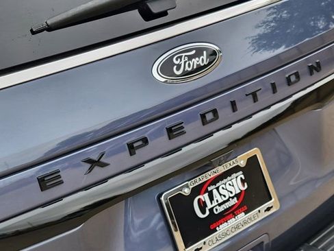 Used 2023 Ford Expedition Limited image 9