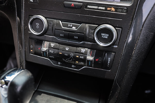 Used 2019 Ford Explorer XLT w/ Equipment Group 201A FWD image 37