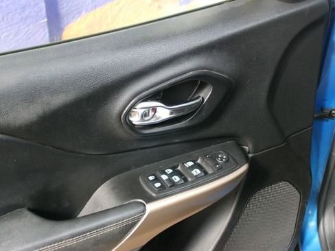 Used 2018 Jeep Cherokee High Altitude AWD/4WD image 13