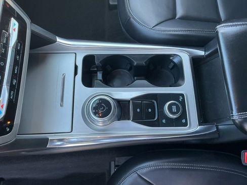 Used 2022 Ford Explorer XLT w/ Equipment Group 202A image 18