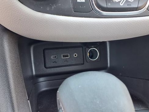 Used 2023 Chevrolet Equinox LS w/ LS Convenience Package FWD image 12