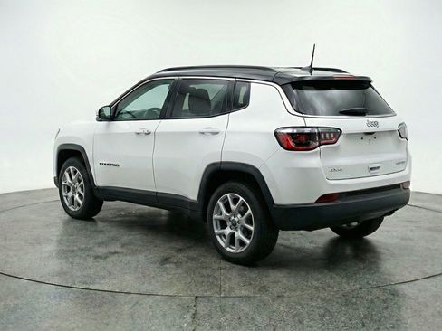 Used 2025 Jeep Compass Limited image 6