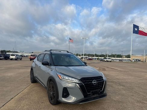 Used 2024 Nissan Kicks SR w/ SR Premium Package FWD image 2