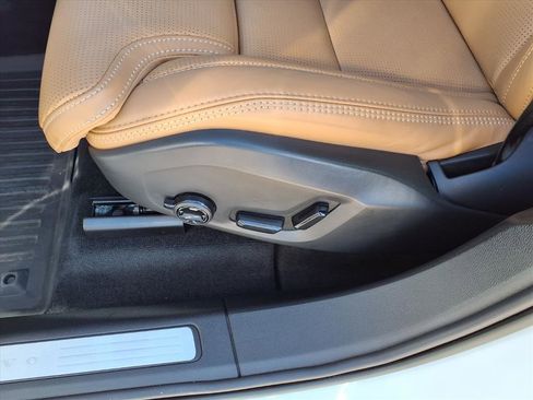 Certified 2023 Volvo XC60 B5 Ultimate w/ Protection Package Premier image 22