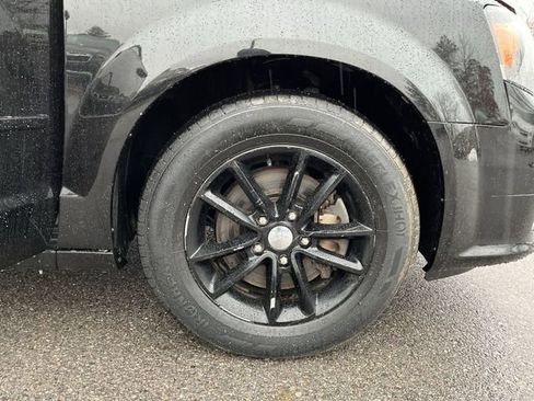 Used 2016 Dodge Grand Caravan SE FWD image 18