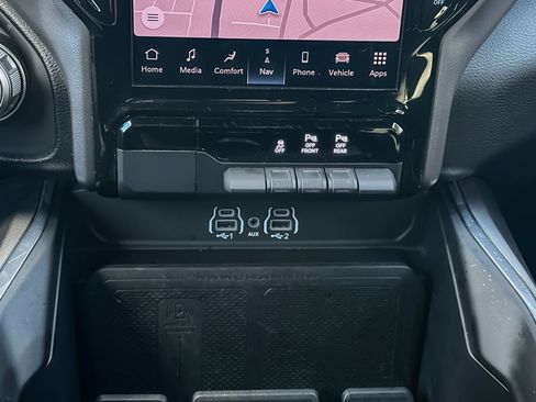 Used 2025 RAM 1500 Laramie AWD/4WD image 19