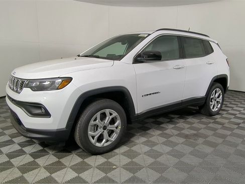 New 2026 Jeep Compass Latitude image 8