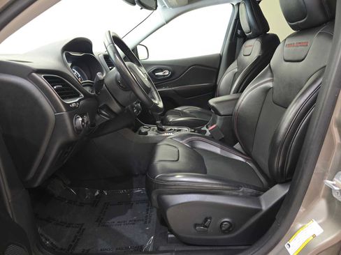 Used 2019 Jeep Cherokee Trailhawk w/ Trailer Tow Group AWD/4WD image 21