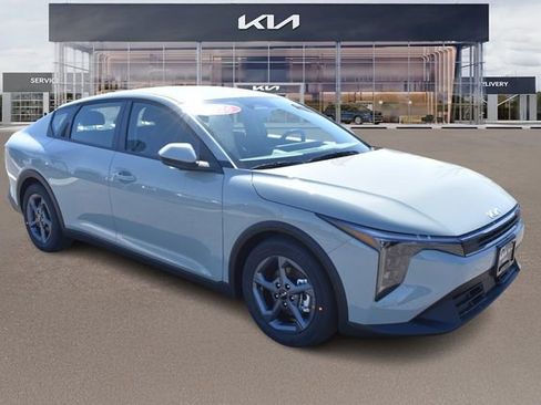 New 2026 Kia K4 LXS FWD image 1