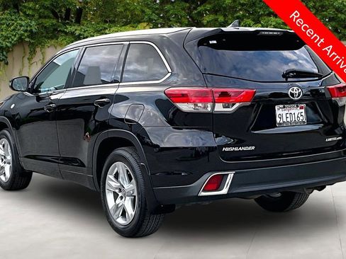 Certified 2019 Toyota Highlander Limited AWD/4WD image 4