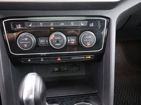 Used 2019 Volkswagen Atlas SEL Premium image 3