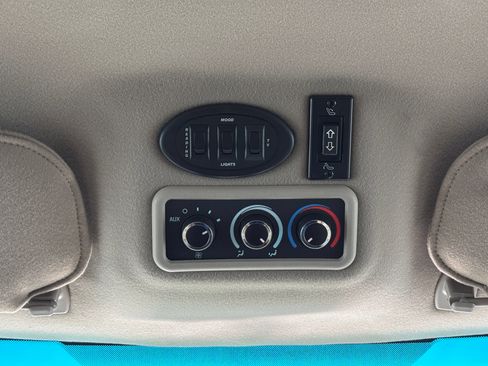Used 2012 Chevrolet Express 1500 RWD image 34