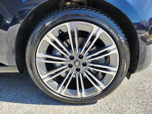 Used 2024 Land Rover Range Rover SE image 7