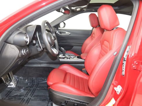 Used 2024 Alfa Romeo Giulia Veloce image 12