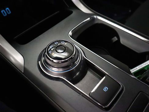 Used 2020 Ford Fusion SE image 9