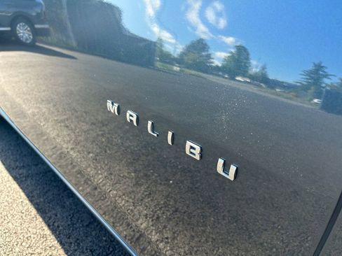 Used 2021 Chevrolet Malibu LS FWD image 33