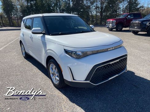 Used 2023 Kia Soul LX w/ LX Technology Package image 2