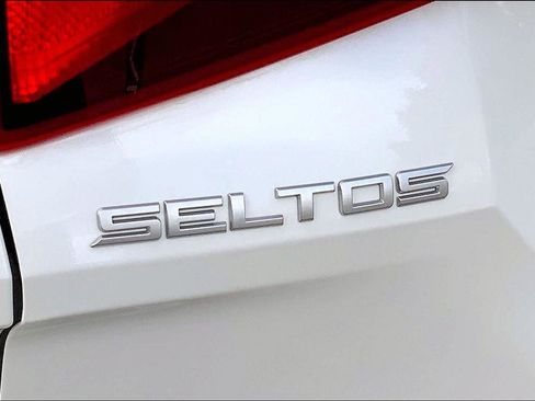 Used 2023 Kia Seltos LX AWD/4WD image 8