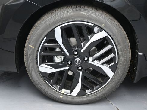 New 2025 Nissan Versa SR w/ Trunk Package image 19