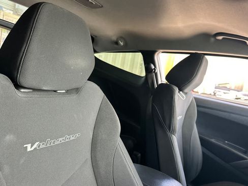 Used 2015 Hyundai Veloster FWD image 19