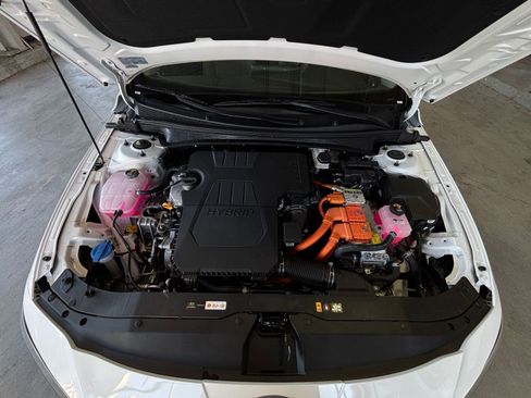 Used 2025 Hyundai Elantra Limited image 36