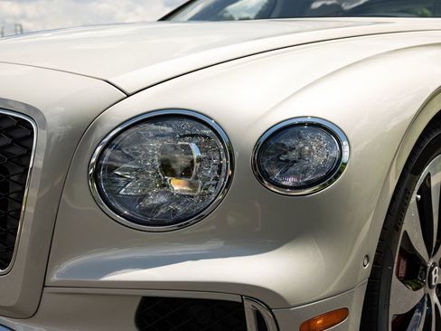 New 2026 Bentley Flying Spur Plug-In Hybrid AWD/4WD image 18
