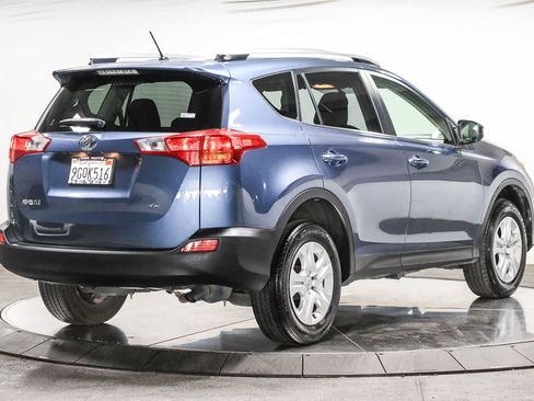 Used 2014 Toyota RAV4 LE FWD image 4