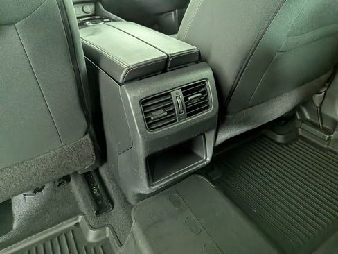 Used 2021 Nissan Rogue S image 34