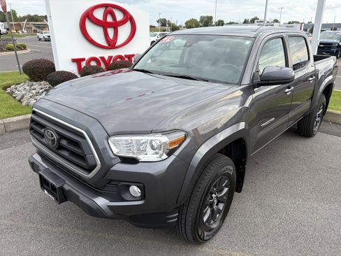 Used 2022 Toyota Tacoma SR5 image 1