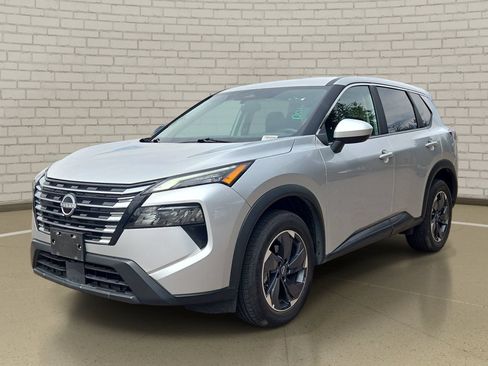 Used 2025 Nissan Rogue SV FWD image 1